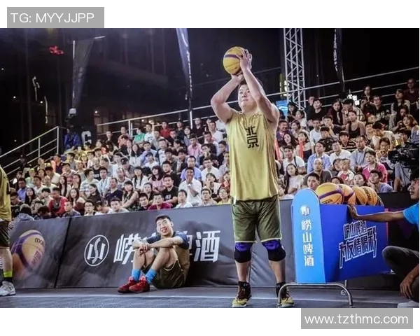 哪个APP可以实时查询足球球星卡的最新市场价格和交易动态