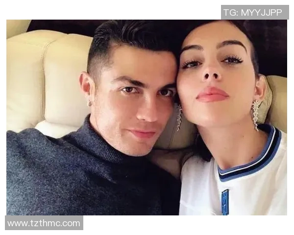 足球球星与酒吧约会夜:激情碰撞与浪漫邂逅的故事 足球球星与酒吧约会夜:激情碰撞与浪漫邂逅的故事