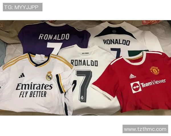 黄头发白脸红衣足球明星的辉煌赛场表现与影响力解析 黄头发白脸红衣足球明星的辉煌赛场表现与影响力解析